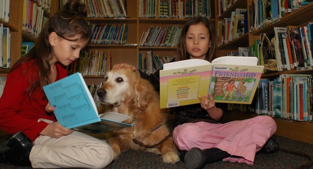 Fonte: http://www.supportdogs.org/PhotoGallery/12-PAWSforReadingGallery